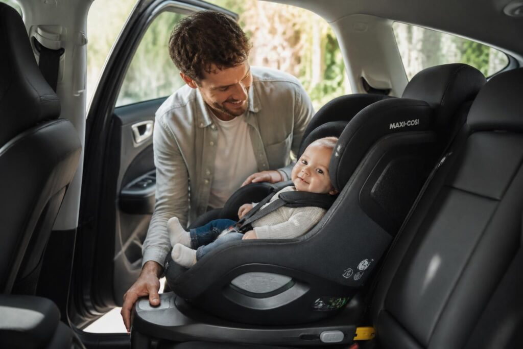 découvrez comment bien utiliser un maxi cosy pour garantir la sécurité et le confort de votre bébé lors de vos trajets en voiture.